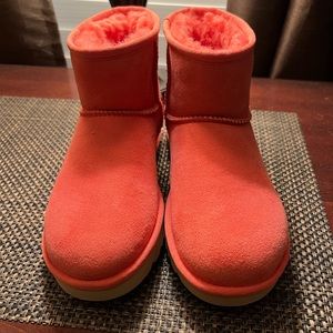 Womens size 6 Ugg boots. Coral color